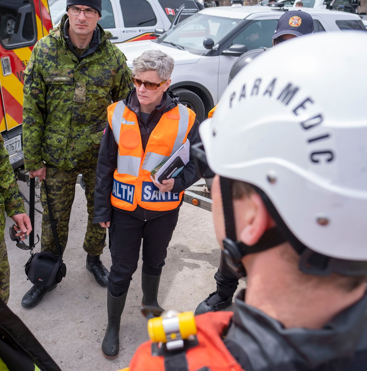 We need to give a huge THANK YOU to the thousands of people from all corners of our community who are fighting tirelessly to help those affected by the flooding
 
What a community! #ShoulderToShoulder #ItTakesACommunity

<a href="/StephenBlais/">Stephen Blais</a> <a href="/Eli_ElChantiry/">Eli El-Chantiry</a> <a href="/JimWatsonOttawa/">Jim Watson</a> <a href="/tm_kavanagh/">Theresa Kavanagh She/Her</a>