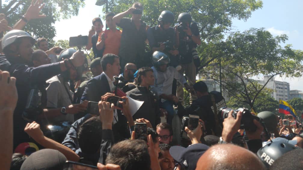 EfectoCocuyo's tweet photo. #Ahora Así se encuentra la Plaza Francia de #Altamira tras la llegada de Juan Guaidó y Leopoldo López #30Abr https://t.co/9I7prpTair