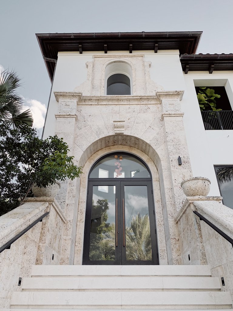 kodamiami's tweet photo. #TransformationTuesday
See some exterior before &amp; after shots of our recently completed Ocean Villa! https://t.co/T60bVW8zgj