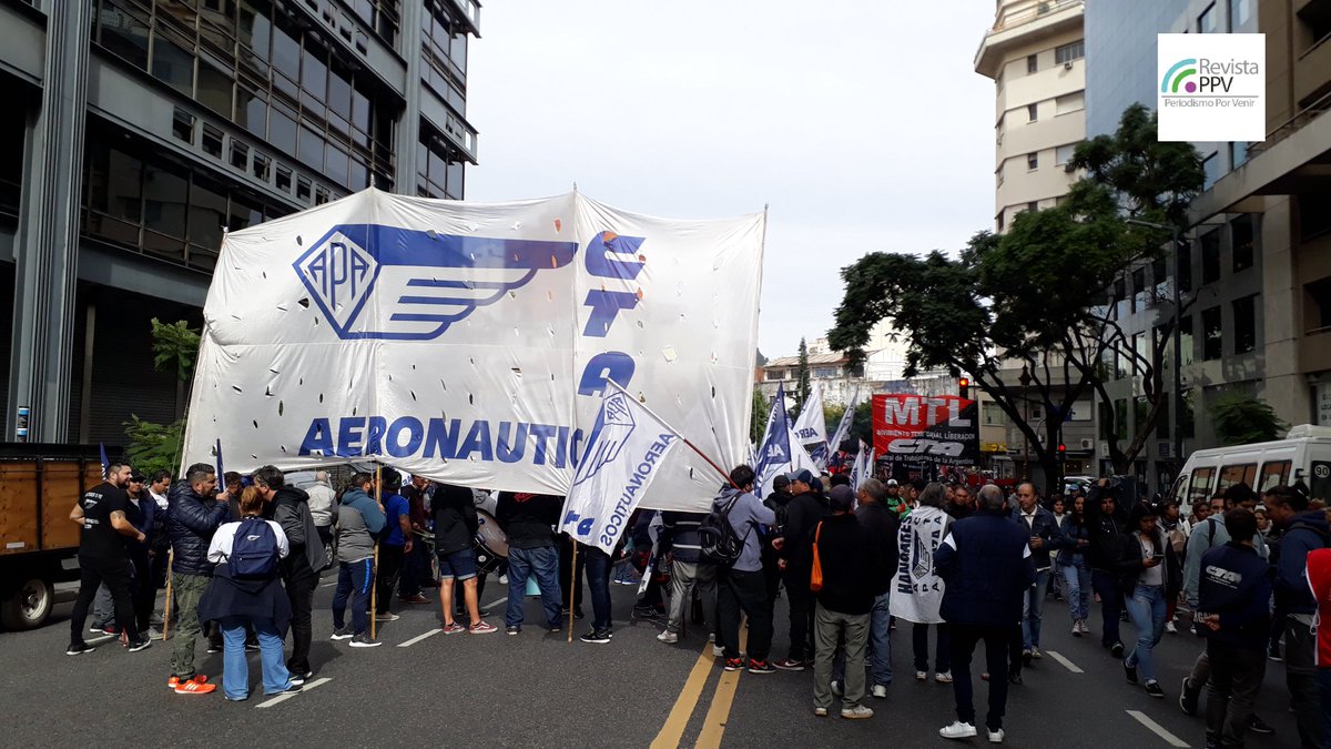 RevistaPPV's tweet photo. ((AHORA))
#ParoNacional
Sigue llegando las columnas.
#DiagonalSur
#30A https://t.co/t7OHjOy6DI