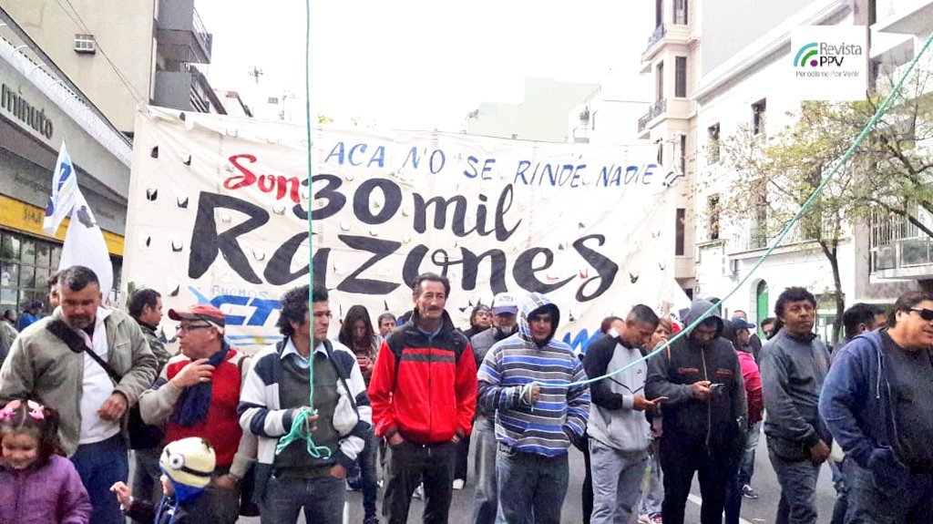 RevistaPPV's tweet photo. ((AHORA))
#ParoNacional
Sigue llegando las columnas.
#DiagonalSur
#30A https://t.co/t7OHjOy6DI