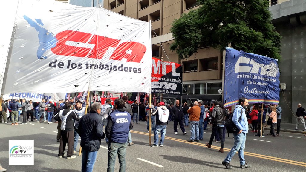 RevistaPPV's tweet photo. ((AHORA))
#ParoNacional
Sigue llegando las columnas.
#DiagonalSur
#30A https://t.co/t7OHjOy6DI