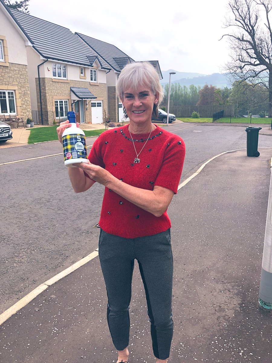 So <a href="/DoddieWeir5/">Doddie Weir OBE</a> has his own label gin (best bottle ever btw 🏴󠁧󠁢󠁳󠁣󠁴󠁿 ). Not only is that seriously cool,  it’s being sold to raise £££ for the <a href="/MNDoddie5/">My Name'5 Doddie Foundation</a> foundation + MND research. £20 from each bottle sold goes to this great cause. If ur a gin lover or a bottle collector, dig deep x