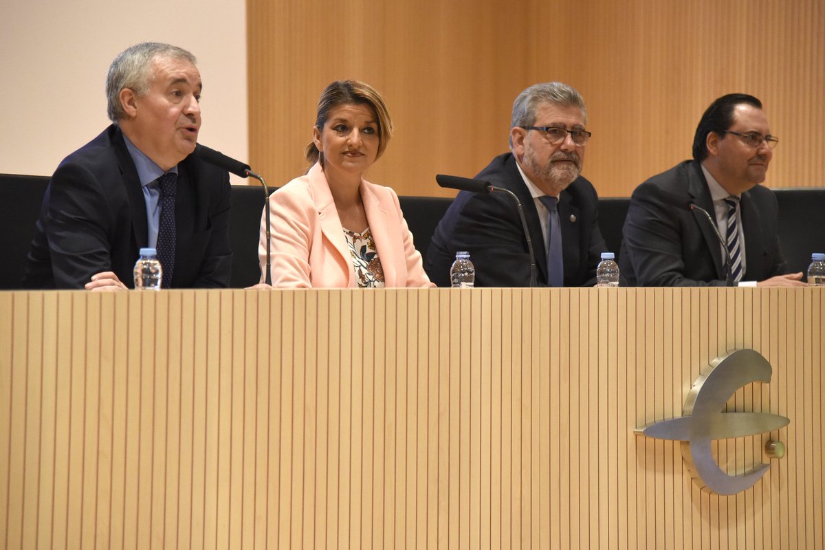 MindfulCompas's tweet photo. «El #mindfulness es una técnica capaz de modificar el funcionamiento de la mente». Esta frase fue pronunciada por @jgarciacampayo, director del II #CongresoMindfulness en la #Educación vía @abc_es https://t.co/7grASOzD5k @abc_familia https://t.co/DIac6rXHlm