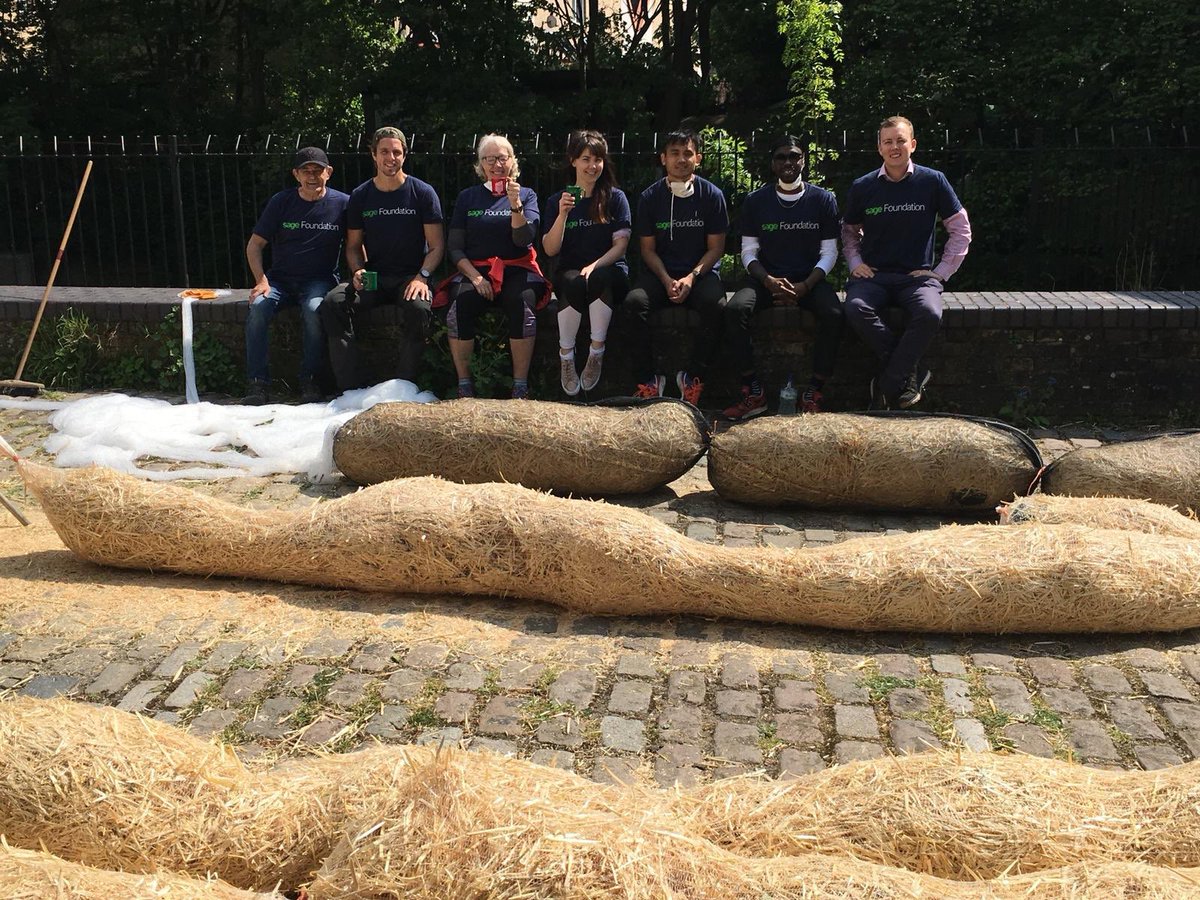 emcdirect's tweet photo. @sageuk #london #volunteers today supporting @TCVtweets @sagefoundation changing the world #conservation #doitforyou #happy https://t.co/ityDrEseJB