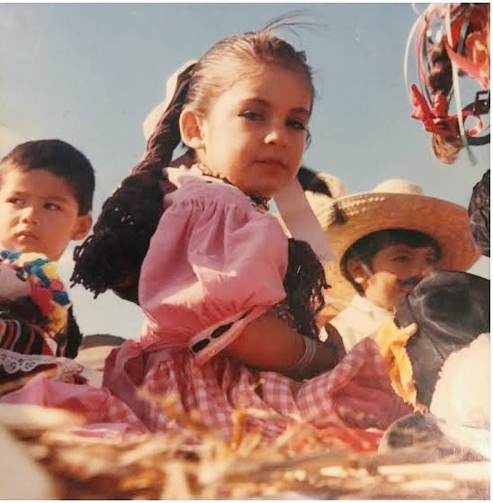MemesFerka's tweet photo. Tiempo atrás existió una niña Feliz, pero pasó el tiempo y ella Creció...Ahora es una mujer Exitosa y Feliz, cumpliendo cada meta que se propone. 

Pasen un excelente día, no olviden que tal vez ya no somos un@s niñ@s, pero Jamás olviden que lo fuimos, Sonríe y Vive

@anabreco 💞 https://t.co/JOBM5phFom