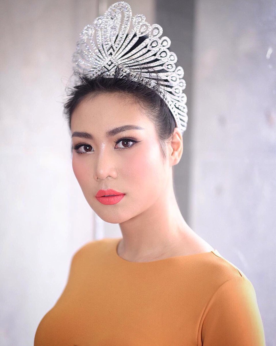คุณเค้ามาปล่อยของให้หายคิดถึงงงงงง กับงานแถลงข่าว Miss Universe Thailand 2019 วันนี้ค่าา~ 😍💛👑 
#นิ้งโศภิดา
#งดเข้าธนาคารเพราะผู้จัดการไปยูนิเวิร์ส
#MissUniverseThailand2018
#MissUniverse2018
#MissUniverse #THAILAND