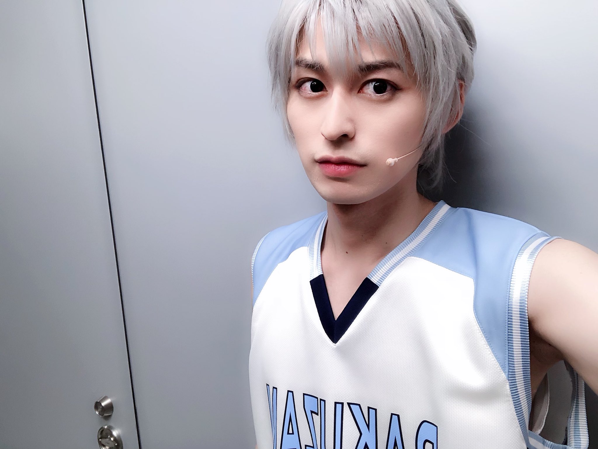 高本学 黒子のバスケ 初日無事に終わりました こんなに素晴らしいカンパニーに出会えて洛山という最強のチームに出会えて幸せでいっぱいです 平成最後の日に舞台に立つことが出来て令和一発目も 黒子のバスケで迎えれて嬉しい限りです