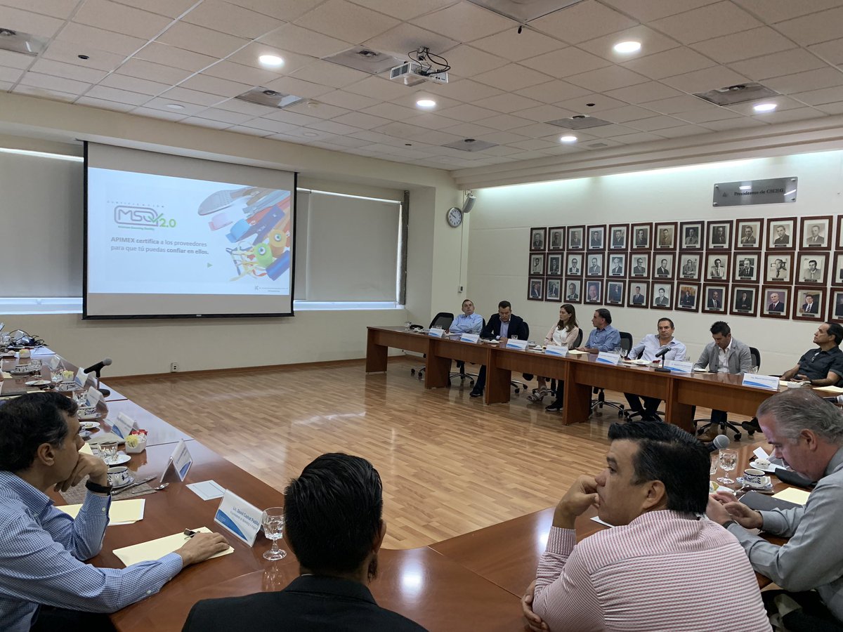 cicegGTO's tweet photo. El equipo de @APIMEX_ORG presentando en consejo @CicegGuanajuato su plataforma #MSQ2.0 para certificación de proveedores, buscando la alineación con la manufactura @LuisGGonzalezG @ANPICMX @CEVEMCapacita @Prospecta_CICEG https://t.co/U5nqBhdaSo