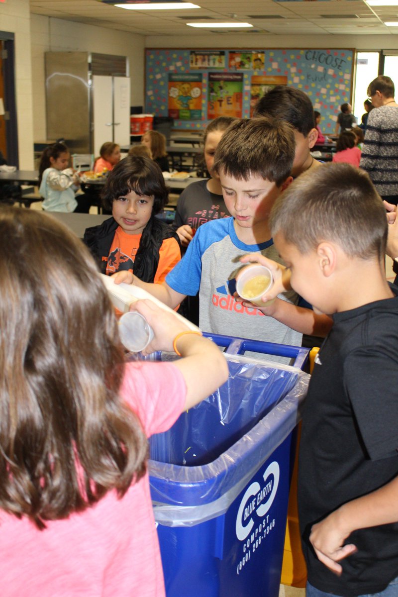 QuantumBiopower's tweet photo. Big shout out to the students and faculty of @hcsrsd10ct for recycling their #foodwaste and @BluEarthCompost for transporting it to our facility! Student Council members of the 4th grade were on hand to watch the food waste being collected and brought to Quantum for recycling. https://t.co/WiS0gwKqm5
