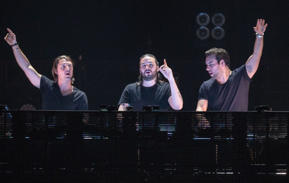 sampleclearance's tweet image. .@swedishousemfia Have confirmed Live Debut of Orchestral Version of "One"
Set to be premiered at the tele2 Arena in Sweden on May 2nd!

More more information - swedishhousemafia.com 
#SwedishHouseMafia #Music #May #Sweden