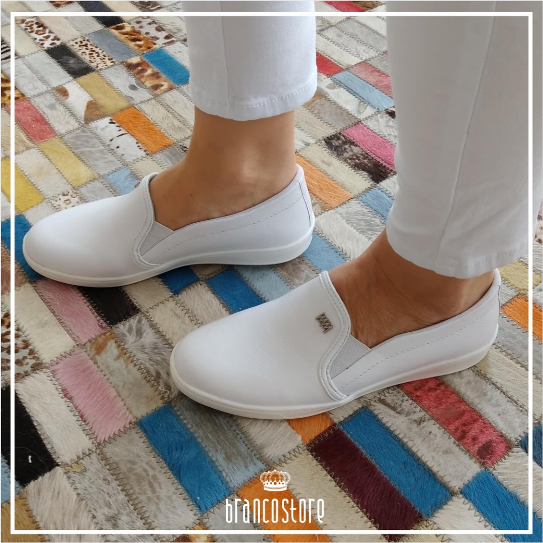 brancostore's tweet photo. Um dia é do salto alto e outro é do tênis baixo super confortável. Modelo Slip On Marine Mello. ✨ @adoromarinamello https://t.co/YDTJ7oBebg