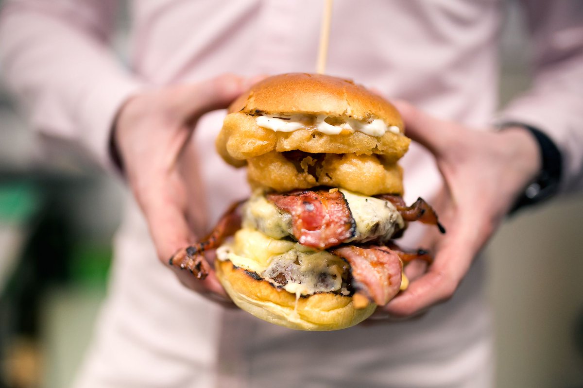 We understand if you don't want a roast any day of the week you like, the freedom is too much for some people. So we've added five fantastic burgers to our menu, they're available seven days a week, just like our roasts. 🍔
#brightonroastco #burgers #pub brightonroast.co.uk/?utm_source=Tw…