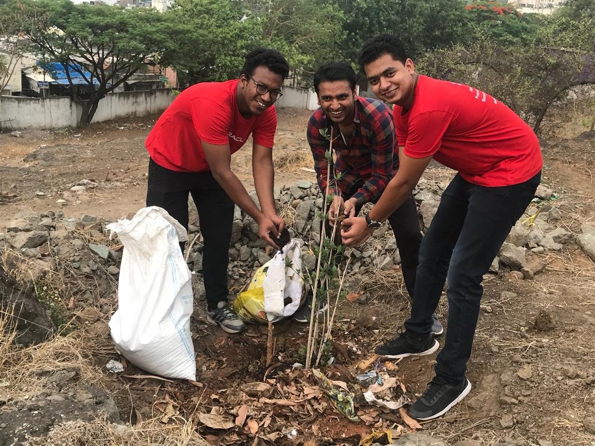 OracleImpact's tweet photo. The hills surrounding Pune have 450 new saplings thanks to these #OracleVolunteers and their commitment to protecting the environment. #WinForEarth https://t.co/I99rgBJvvj
