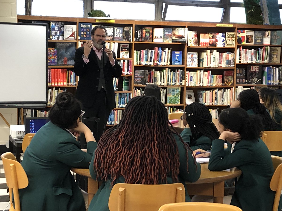 BKHSNYC's tweet photo. "The highest calling we have as human beings is to live a life of service," Dr. Miguel Martinez-Saenz, president of @SFCNY explained to Kearney students this morning. He encouraged students to open their eyes to the opportunities &amp; choices that'll help them achieve their dreams. https://t.co/rUevHHxOzf