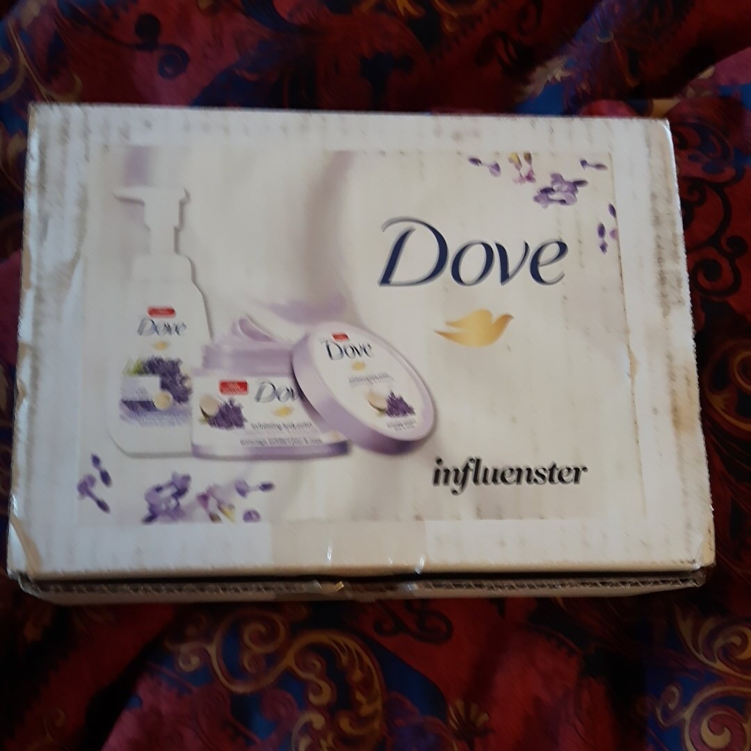 lion_salon's tweet photo. Omg Omg Omg I got my first ABSOLUTLY FREE Dove Vox Box!!!!! https://t.co/lCXvoJ6Lfq