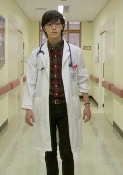 RealUnkle1932's tweet photo. You are low Key suffering in a hospital 🏥, which doctor would you call for your surgery? https://t.co/asu02veA0u