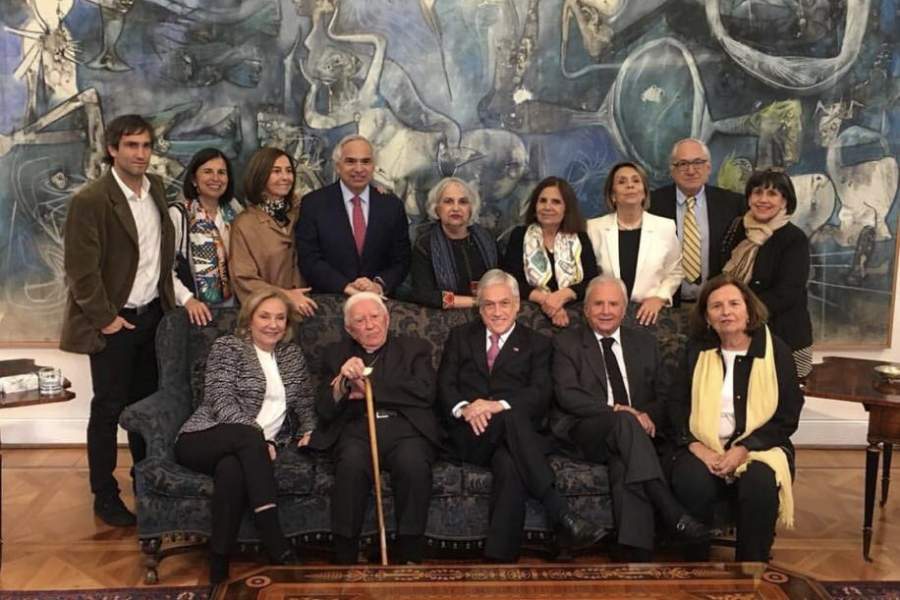 rotasmundosa's tweet photo. #Venezuela   Y mientras aqui en Chile  este  ladron y familia sigue robando amparado en la "Democracia"      NO a los golpistas  #Guaido  #LeopoldoLopez https://t.co/IiQ77XOTB2