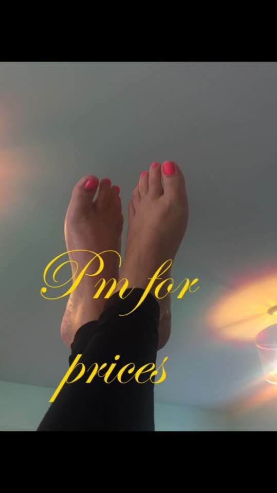 MissDi1985's tweet photo. Here's your chance beta males to worship these gorgeous feet. #footworship #femdom #femaledomination #findom https://t.co/6YOF6Jxbwd