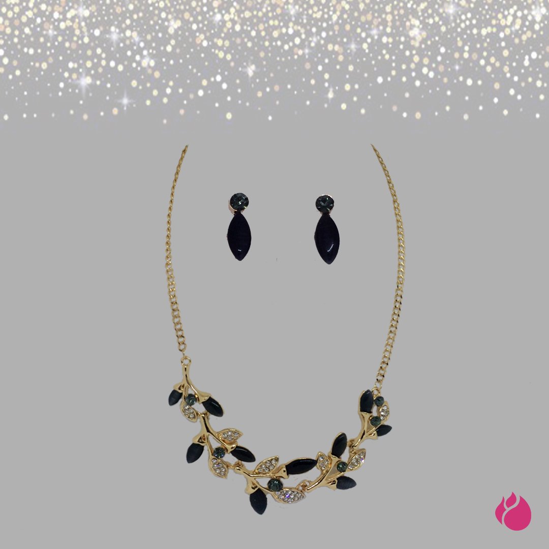 aromasrecuerdos's tweet photo. Resplandece con este hermoso juego de collar y pendientes para esa noche especial que complemente tu belleza. Recuerda: “Un accesorio perfecciona tu look”. Solo en Aromas y Recuerdos.
#AromasyRecuerdos #collares #accesorios #accesories #necklaces #earrings #bisuteria #jewerly https://t.co/IHWtJzEyMm