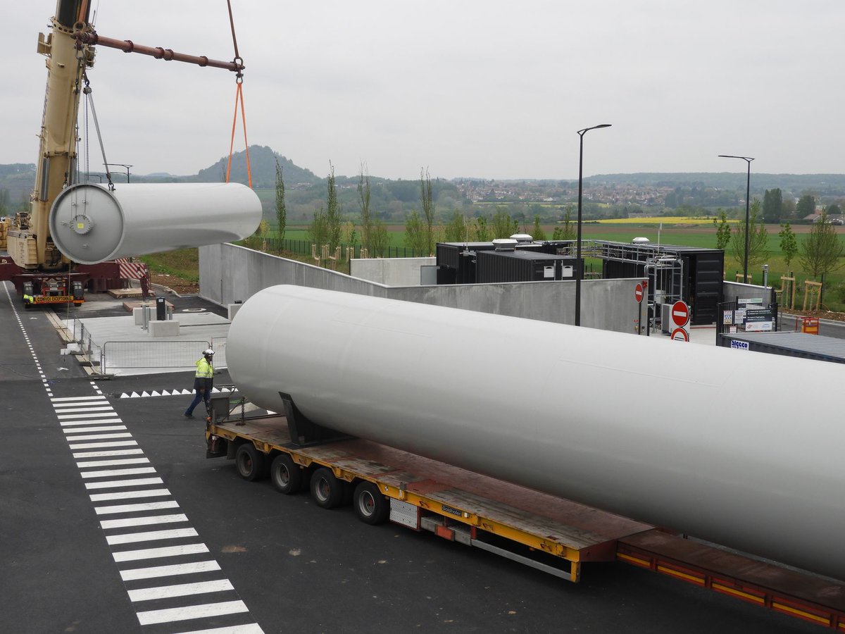 ArtoisMobilites's tweet photo. #hydrogène #bhns #smtag #bassinminier #bus #engie #mcphy #safra
Les cuves de stockage de la station hydrogène d'Houdain (Pas-de-Calais) sont arrivées. La station sera inaugurée le 21 juin. La première ligne française sera opérationnelle durant l'été. https://t.co/M7e2rlGqA8