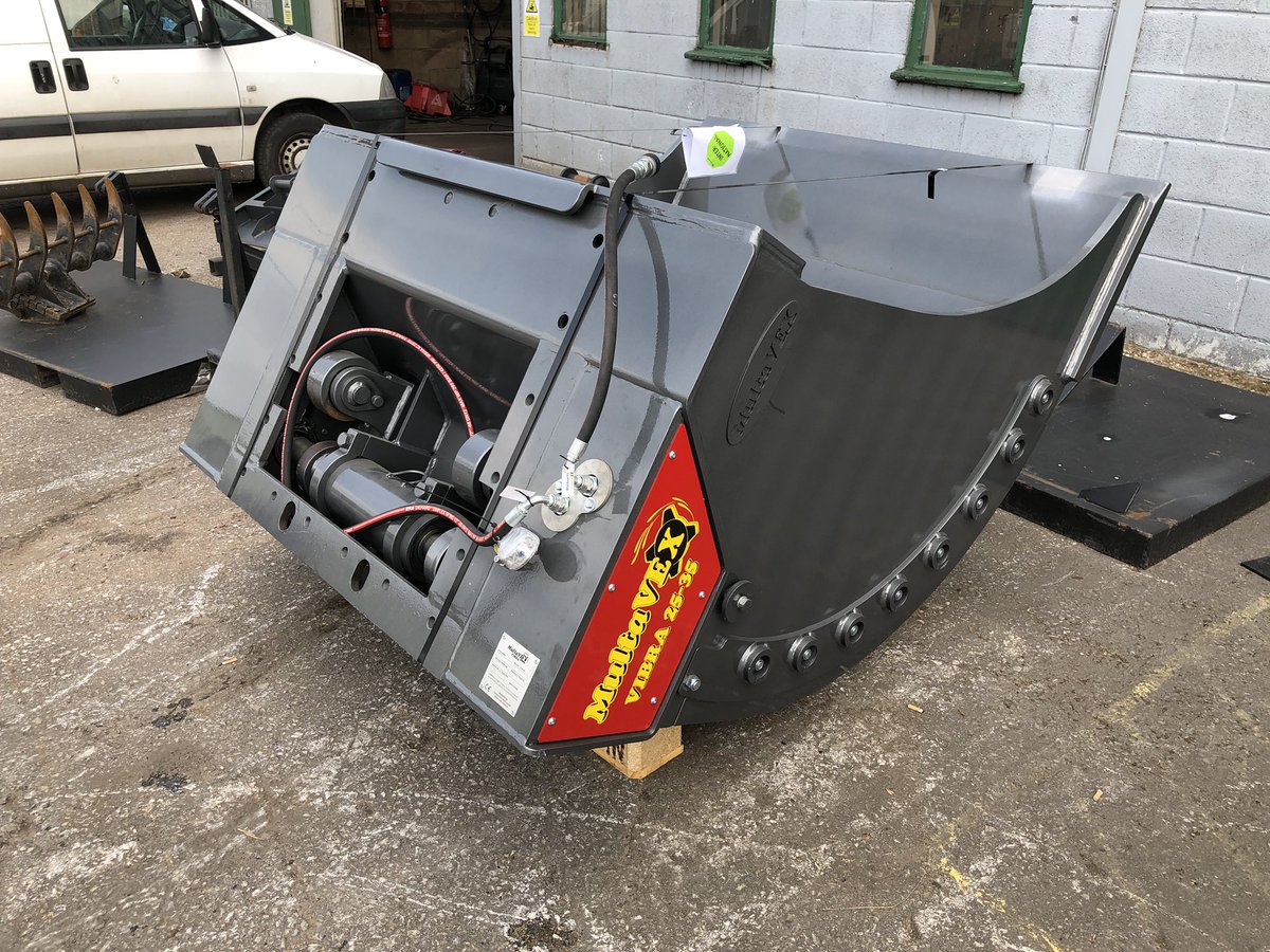 Abiljo_buckets's tweet photo. #multavex vibra 25-35 #heavyduty #screeningbucket just arrived. Teeth and bracket just need fitting ready for delivery to Flannery Construction Wakefield. #preliminaryscreening #reuseonsite #recycle https://t.co/iDVx3xGd1S