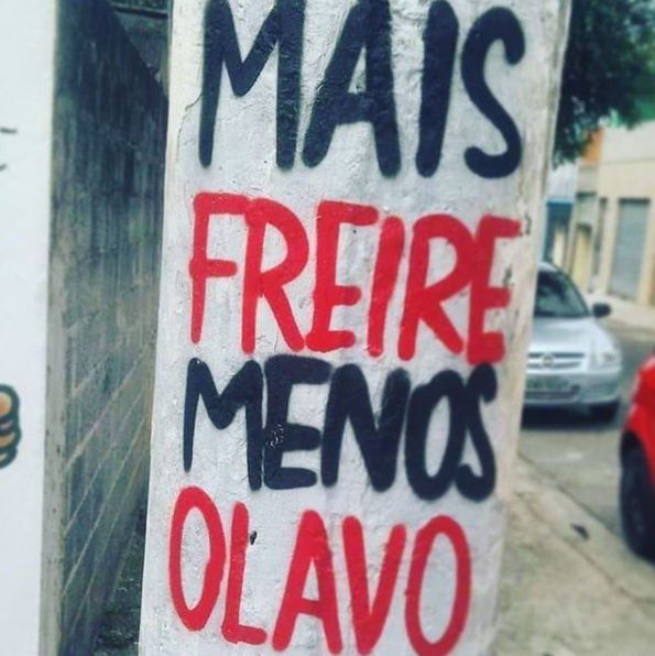 fernandapsol's tweet photo. "Seria uma atitude ingênua esperar que as classes dominantes desenvolvessem uma forma de educação que proporcionasse às classes dominadas perceber as injustiças sociais de maneira crítica." Por isso precisamos de + Paulo Freire para uma educação libertadora! https://t.co/XyVIQOHmpi