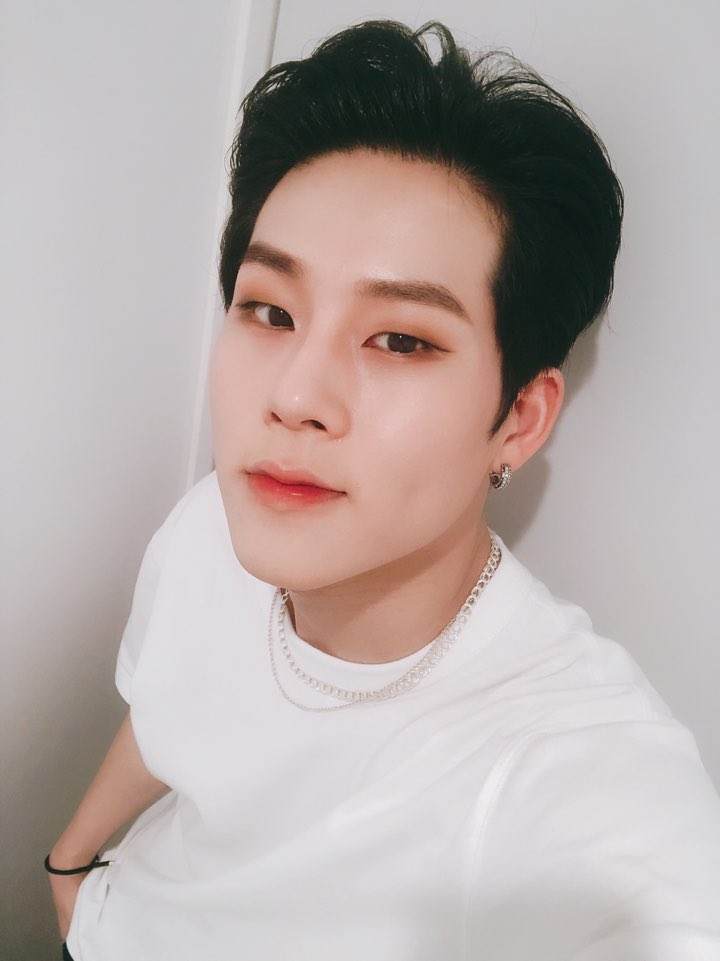 OfficialMONSTAX's tweet photo. [#주헌] 몬베베 좋은 꿈 꿔요🍯🌙😴 https://t.co/zbFfwRbDlX