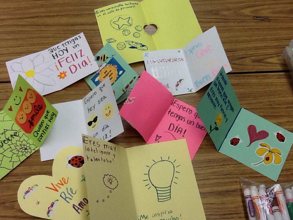 ProfeStathakis's tweet image. Our 8th graders did a great job creating cards in Spanish for hospitalized children as part of our #ProyectoImportante.  Wonderful to see their Spanish used to help others! #d53cares