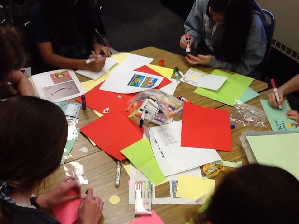 ProfeStathakis's tweet image. Our 8th graders did a great job creating cards in Spanish for hospitalized children as part of our #ProyectoImportante.  Wonderful to see their Spanish used to help others! #d53cares