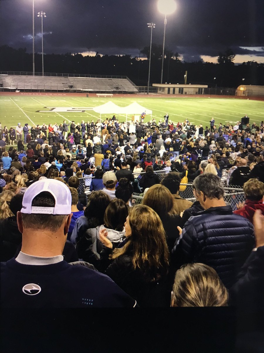 sdusdwangenheim's tweet photo. #NoPlaceforHate #BetterSD Wildcats support the victims of the Chabad Poway tragedy. Love replaces hate. Listen to one another. Invest in self-care. Connect with one another-themes from the Candlelight Vigil at Poway HS❤️ https://t.co/0bp17wEmK0