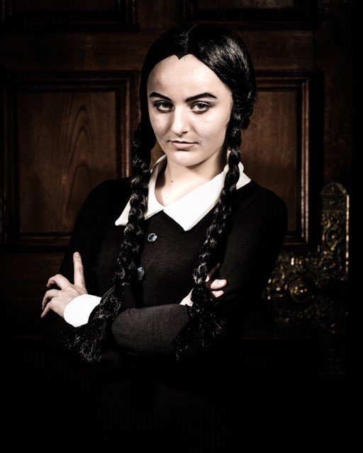 TheWaterside1's tweet photo. It wouldn't be #AddamsWednesday without WEDNESDAY!👩🏻
MOLLY DURSTAN plays the witty, gothic daughter.
She just wants her family to be ‘normal’ for 1 night to meet the parents of the boy she’s fallen in❤️ with...will it happen...?
Find out this Aug! ➡️ https://t.co/uTXcXyFDHd https://t.co/sOXBHXqtO1