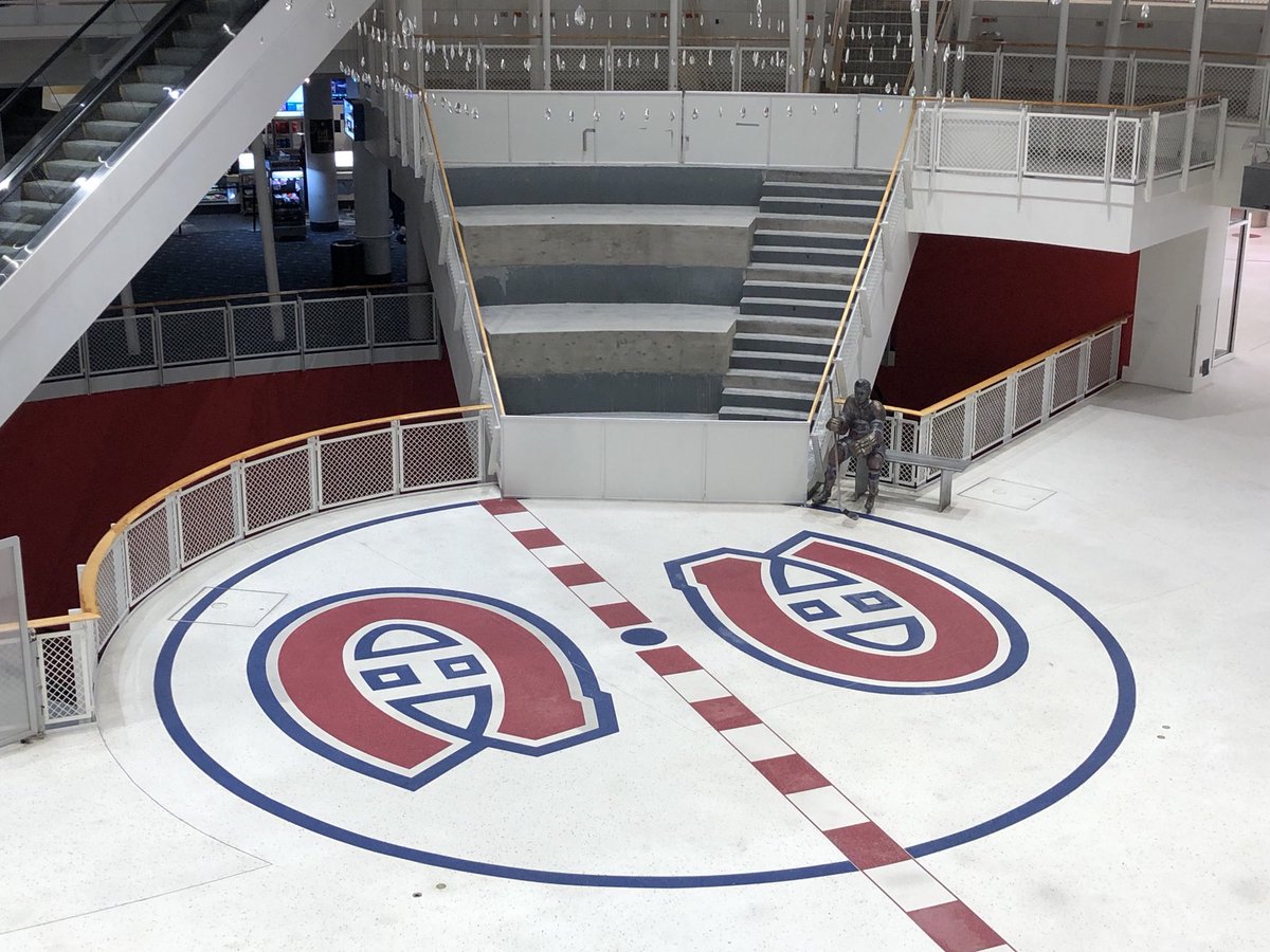 CurtisSimonetta's tweet image. Some sights from my last full day in Montreal. A giant orange for a tasty julep, the old forum turned shopping centre, and the big owe... ... lympic stadium! #OrangeJulep #MontrealForum #StadeOlympique #Montreal