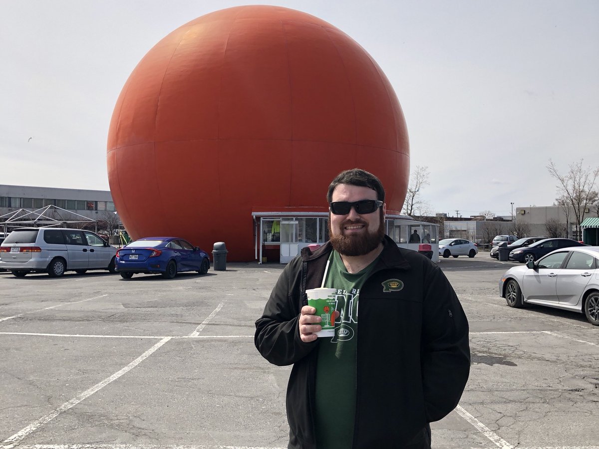 CurtisSimonetta's tweet image. Some sights from my last full day in Montreal. A giant orange for a tasty julep, the old forum turned shopping centre, and the big owe... ... lympic stadium! #OrangeJulep #MontrealForum #StadeOlympique #Montreal