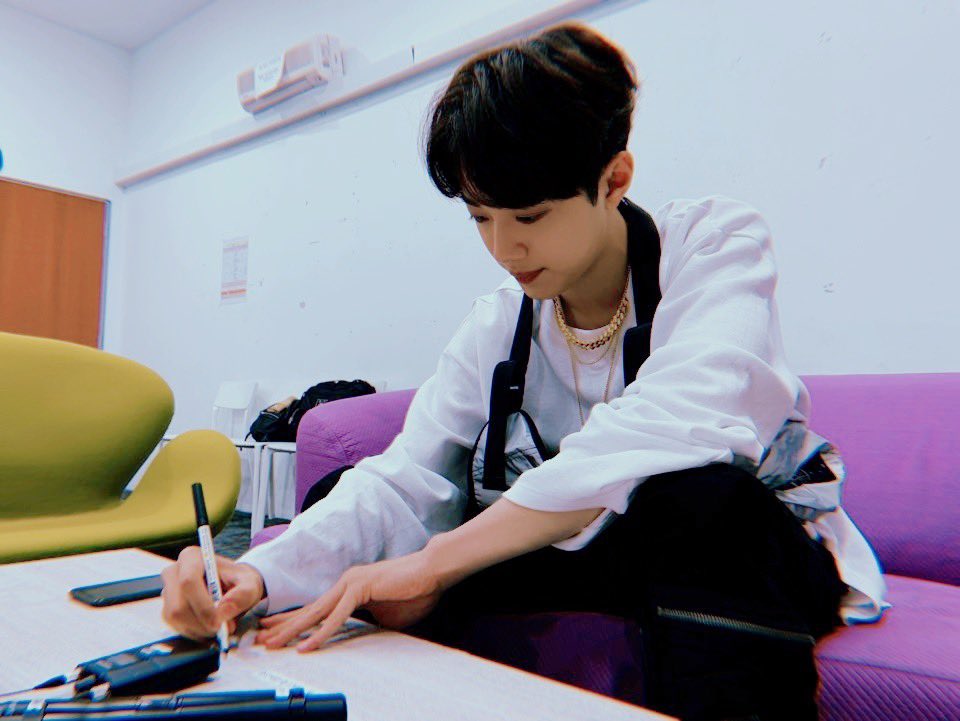 LAI_KUANLIN_twt's tweet photo. [비하인드] 2019 LAI KUANLIN Fan Meeting [#Good_Feeling] In SINGAPORE

#라이관린 #LAI_KUANLIN https://t.co/rAOPPTVprp