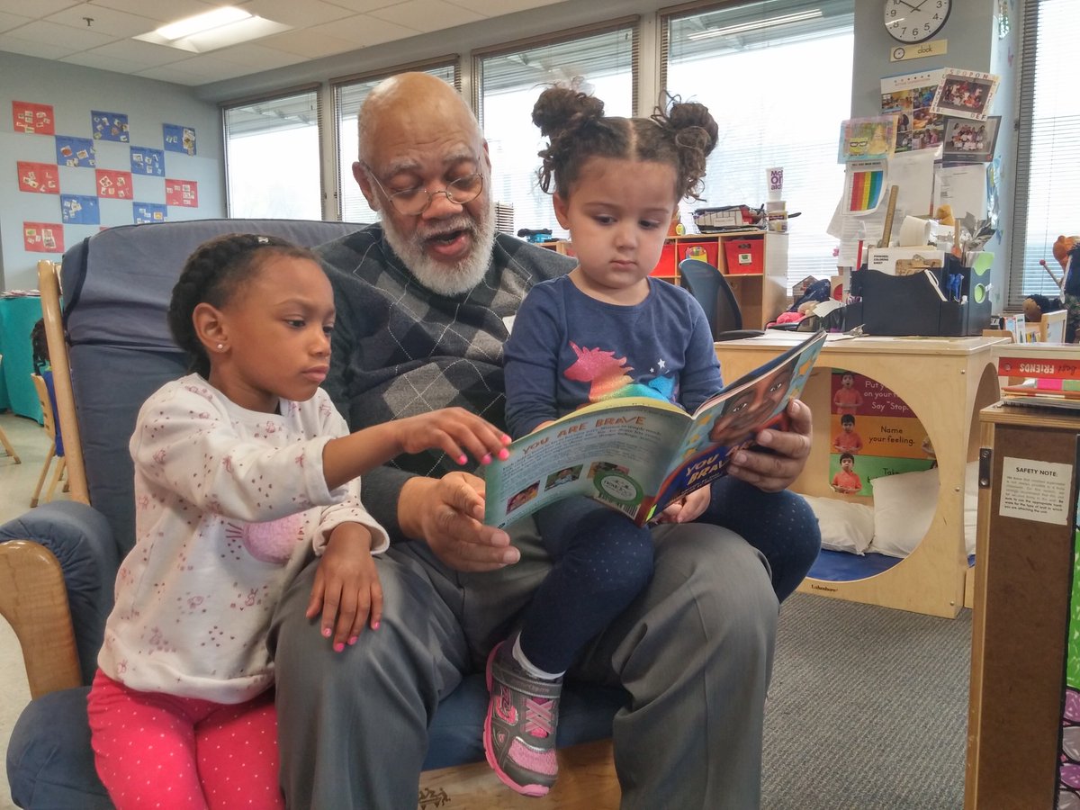 NextDoorMil's tweet image. One more heartwarming scene to share from our Community Read with Me event! Thanks to all of our fantastic volunteers for spending part of your day at Next Door. Our students loved having you! #CommunityReadwithMe #readtoachild #volunteer #Milwaukee
