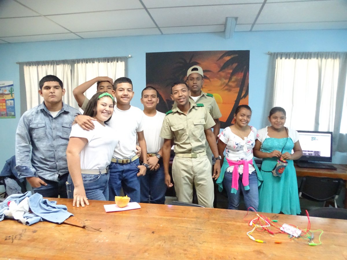 elreydemivida1's tweet photo. Pre-inscripciones 😄 Kodu , 💪Infoplaza INA 93, @infoplazass 
@LuisCisneross @Infoplazasaip #yosoyinfoplaza https://t.co/3JVNH2jvT9