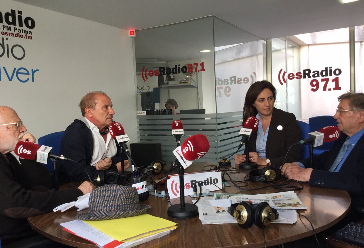 esRadioBaleares's tweet photo. Otra gran tertulia del #Contrapunto, centrada en las elecciones del #28A y mirando al #26M, con @idoia_ribas, #MPelarda, #JFageda y #RPiñaHoms en @esRadio971 📻https://t.co/QXOYhT0X6K https://t.co/4qxVVDdixl