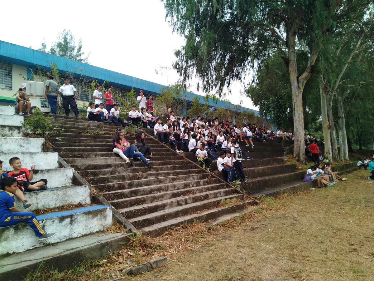 PNCSV's tweet photo. #SanSalvador | Las autoridades de Prevención de la delegación confirman que esta primera fase participan 89 equipos de niños y niñas de la Liga Atlética Policial #LAP2019. #PrevenciónSV. https://t.co/Y7iTbw784g