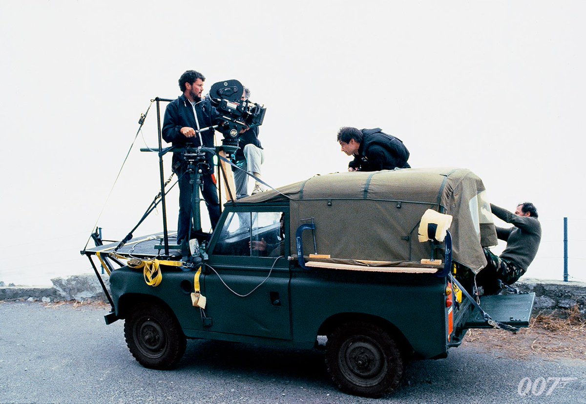 007's tweet photo. Happy #WorldLandRoverDay https://t.co/xNLKPrW0V7