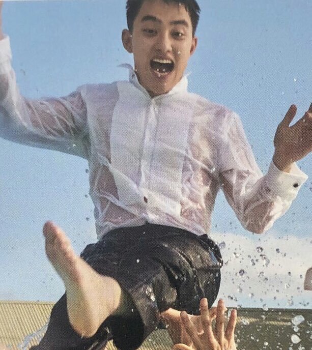 solornbalbum's tweet photo. kyungsoo not wearing an undershirt,,,,, this is new,,,,,,,, https://t.co/EWnG0vmmfI