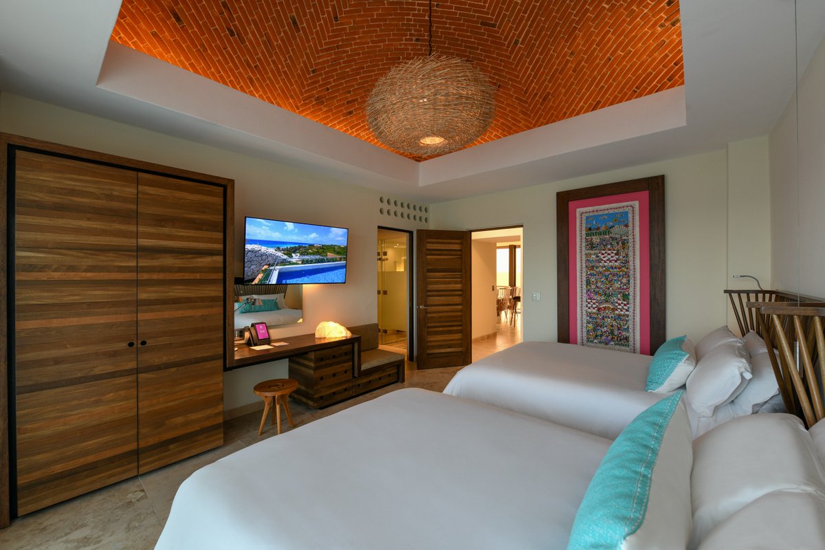 ExpressXpediti1's tweet photo. XCARET HOTEL, a natural refuge by the Caribbean Sea and the mystical jungle of the Riviera Maya. More than a resort, it is a destination rich in history, art and entertainment. Live an authentic experience that redefines the concept of an ALL INCLUSIVE resort #Mexico #vacation https://t.co/F2mK7odWO6