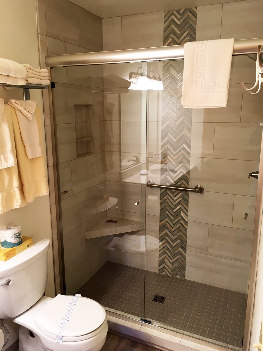 ShallowsResort's tweet image. We recently completed some updates to our Gatehouse Suites! Lower units will be ready for the 2019 season. Upper units will be ready for the 2020 season. 

#booknow #doorcounty #wisconsin #vacation #travel #hotel #resort #traveltuesday