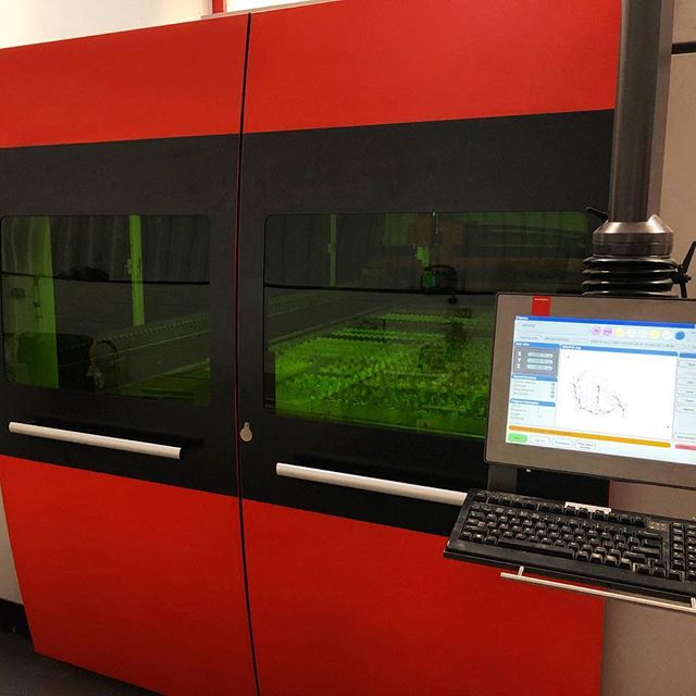 JetMetalLtd's tweet photo. Taken earlier this morning - all set to cut a bespoke job. We have one happy customer today! 🙌🏻
.
.
#JetMetal #lasercutting #bystronic #sheetmetal #mirroredgold #bespoke #manufacturing #precisionsheetmetal #design #aerospace #solidworks #autocad  #oldham #northwest https://t.co/mDrDtMEsyR
