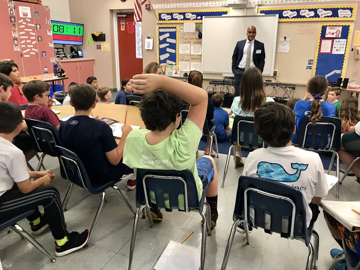 thomp6j's tweet photo. Thank you to our guest speaker @MaxOligario for sharing your economics and financial expertise today! #Gifted_HCPS @RooseveltAgp https://t.co/PkAgFBa96m