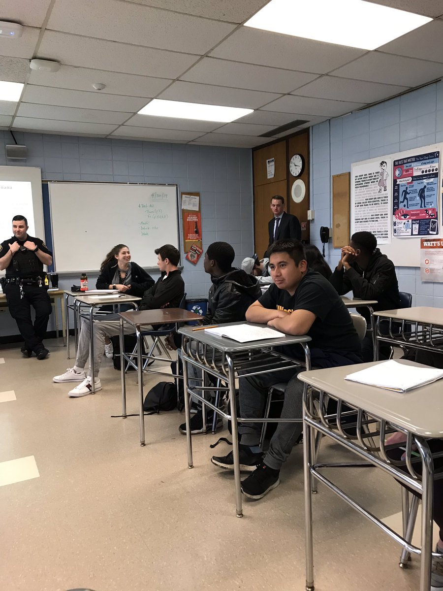 HealthSHS's tweet photo. Ss in health class discuss the pros and cons of marijuana legalization and gain insight on how they can protect themselves with the changing landscape of this drug. Big thank you to @Atrust2009 and officer Lynch for offering their insight. #sufferncentral #suffernhigh https://t.co/3XsUhH1VvX