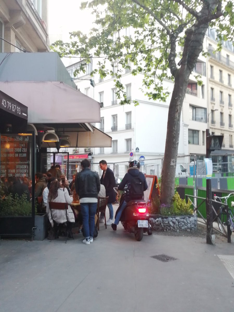 Un piéton (@pietonparis) on Twitter photo Il s'agit d'une route barrée, devant la terrasse de la belle équipe, que les livreurs <a href="/Deliveroo_FR/">🍣 Deliveroo France</a> <a href="/ubereats_fr/">Uber Eats France</a> traversent par le trottoir, sérieux vous avez vu l'espace ??! Il s'agit d'une route barrée, devant la terrasse de la belle équipe, que les livreurs <a href="/Deliveroo_FR/">🍣 Deliveroo France</a> <a href="/ubereats_fr/">Uber Eats France</a> traversent par le trottoir, sérieux vous avez vu l'espace ??!