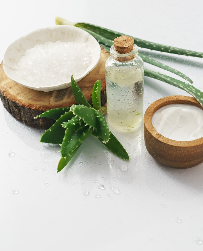 Shoutout! Aloe Vera is great for your skin (use that 100% pure aloe if you accidentally get a sun burn, y'all ☀️☀️ that #ATX sun is already feeling extra 🔥), it has antioxidants, is hydrating, cooling, and soothing for that top layer of yours.