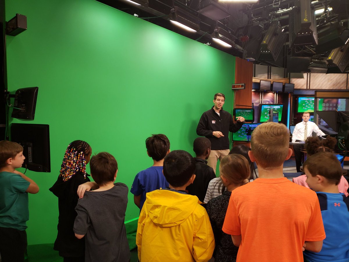 TeamGruber's tweet photo. Team J toured KOMU Studios this morning! We learned all about what happens behind the scenes in a newscast and even watched a meteorologist film a weather promo! https://t.co/Apz4NylO0o