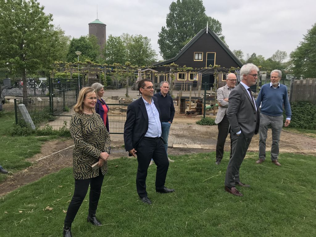 Op dinsdag hebben wij altijd vergadering met het college. In de middag brengen wij  als college met enige regelmaat bezoeken in de gemeente. Vandaag op bezoek bij de kinderboerderij en MEC in Zevenbergen.